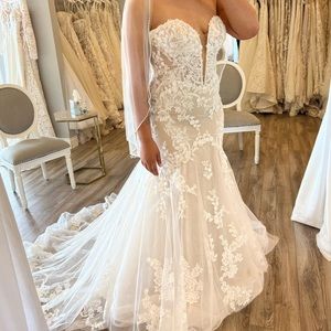 Essence of Australia Wedding Dress (D3308) Size 14